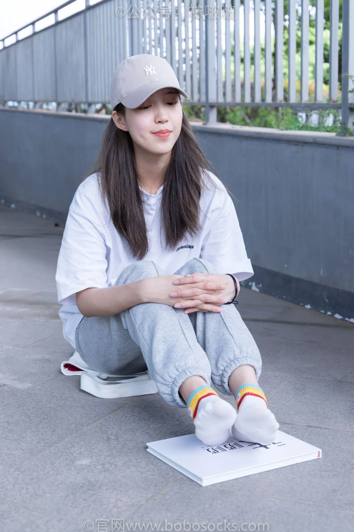 [BoBoSocks袜啵啵]NO.012 泡芙-运动鞋、白棉袜、裸足 [132P]插图7